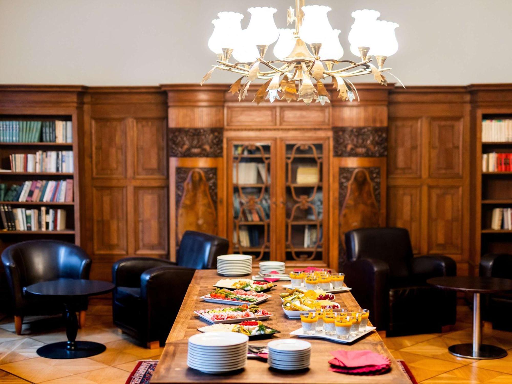 Wat De In De Buurt Old Hotel 4*